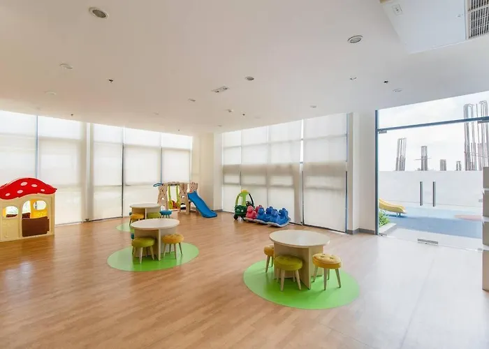 Omp 17j-t1, Seaview, Beach, Pool Access,near Airport, Fast Wi-fi, Netflix