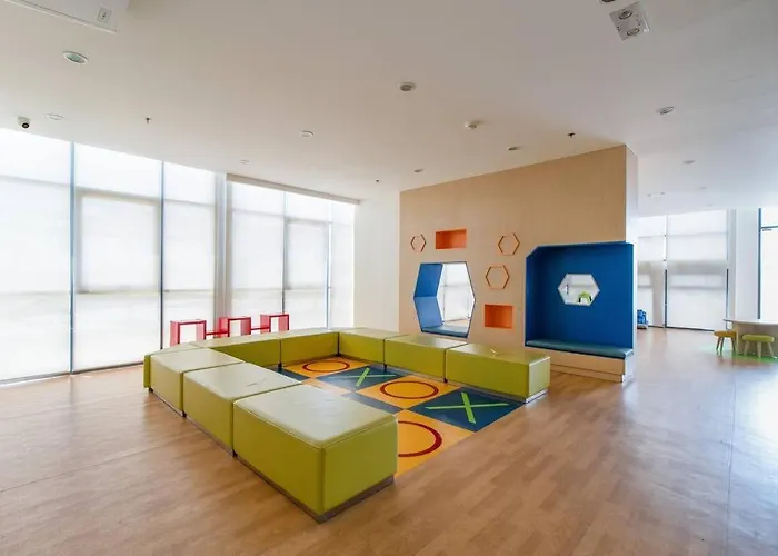 Omp 17j-t1, Seaview, Beach, Pool Access,near Airport, Fast Wi-fi, Netflix *